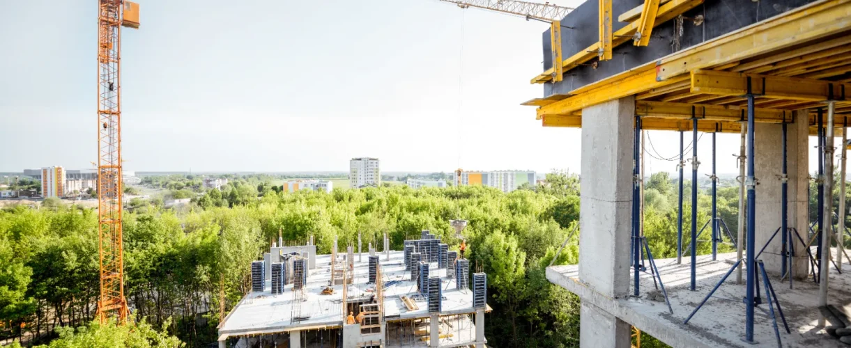 Как выбрать между деревом, газобетоном и кирпичом